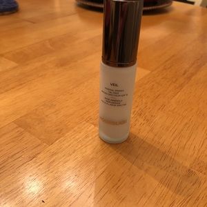 Hour glass mineral veil primer